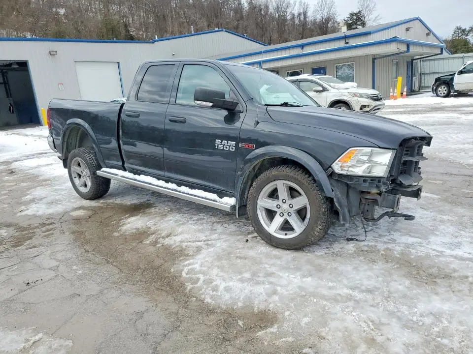 2015 RAM 1500 SLT  
