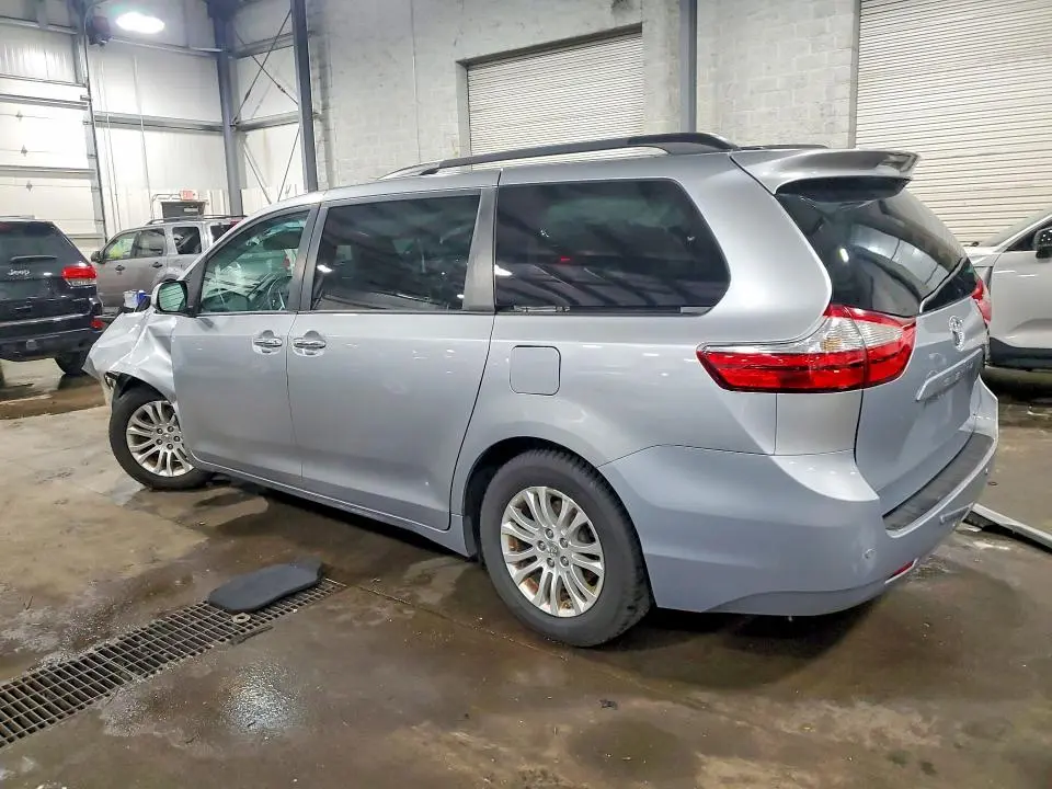2016 TOYOTA SIENNA XLE PREMIUM 8-PASSENGER  