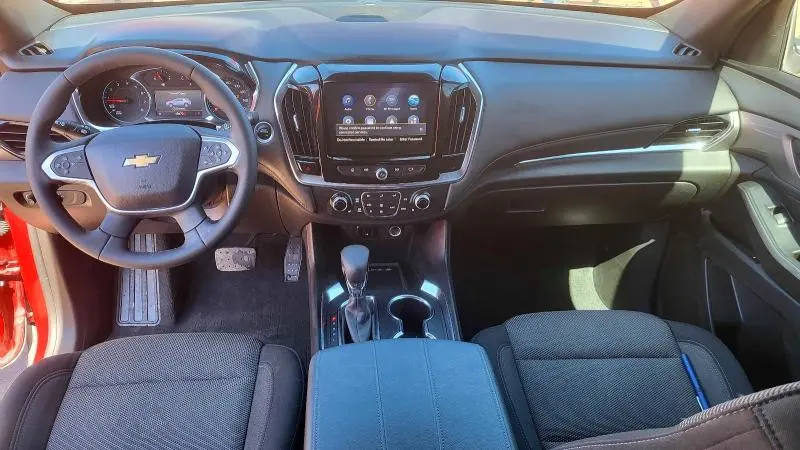 2023 CHEVROLET TRAVERSE LT  