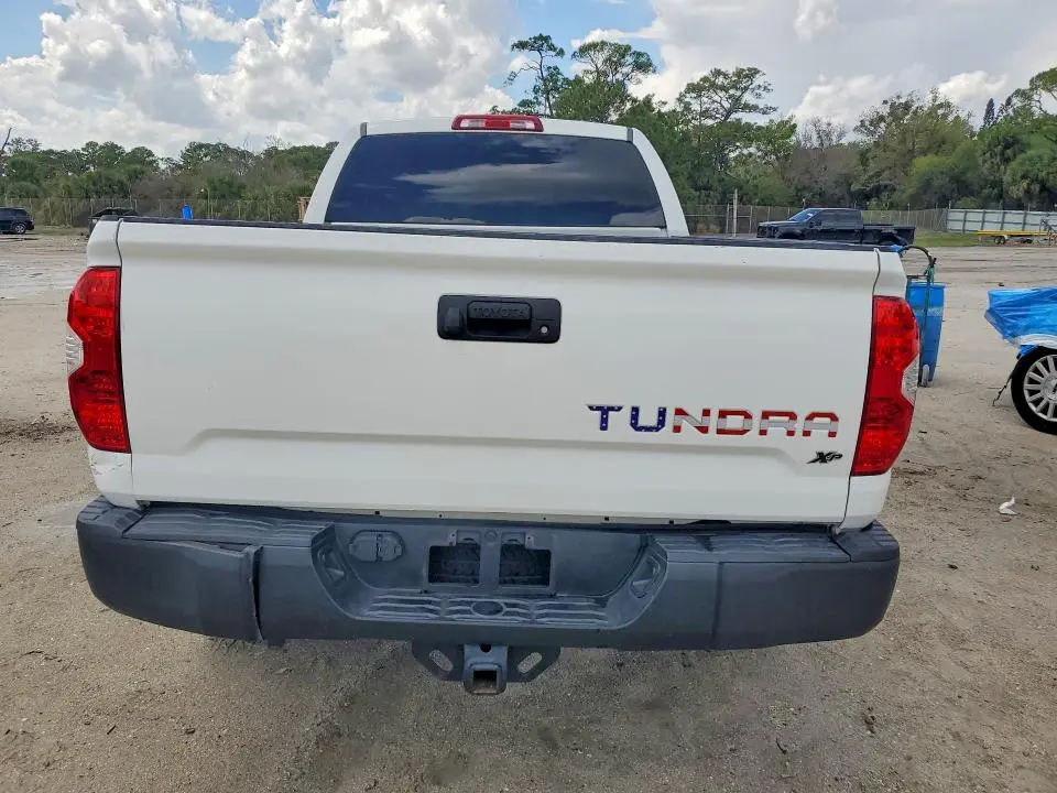 2017 TOYOTA TUNDRA SR  