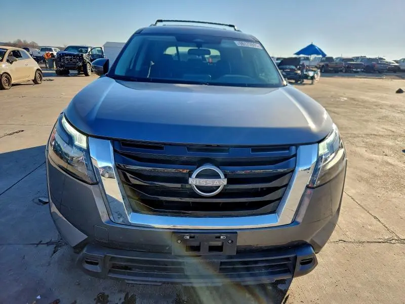 2023 NISSAN PATHFINDER SV  