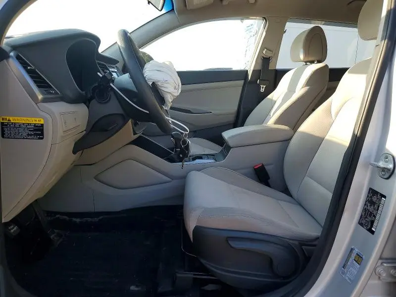 2017 HYUNDAI TUCSON SE  