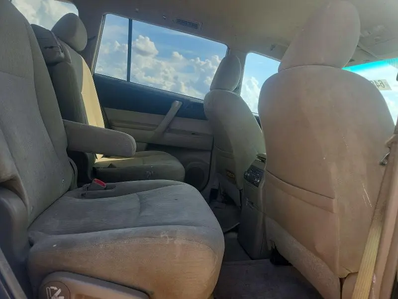 2010 TOYOTA HIGHLANDER BASE  