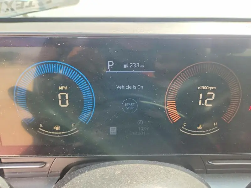 2024 HYUNDAI KONA SE  