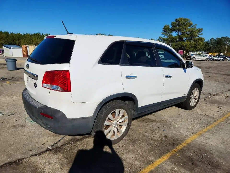 2011 KIA SORENTO BASE  