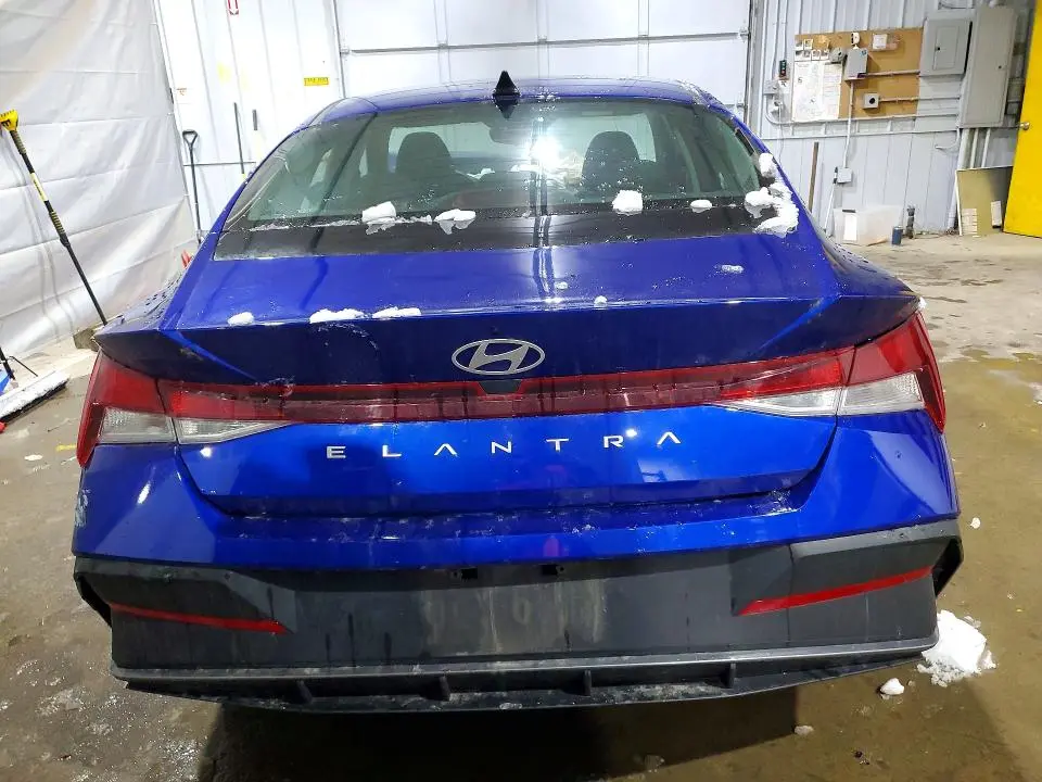 2025 HYUNDAI ELANTRA SE  