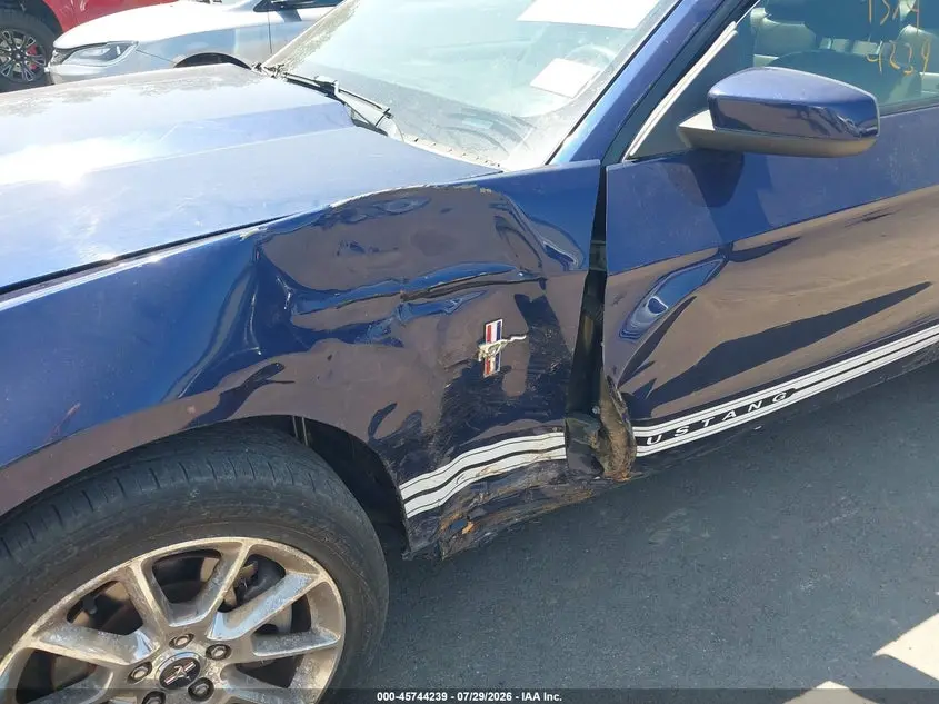 2011 FORD MUSTANG V6 PREMIUM