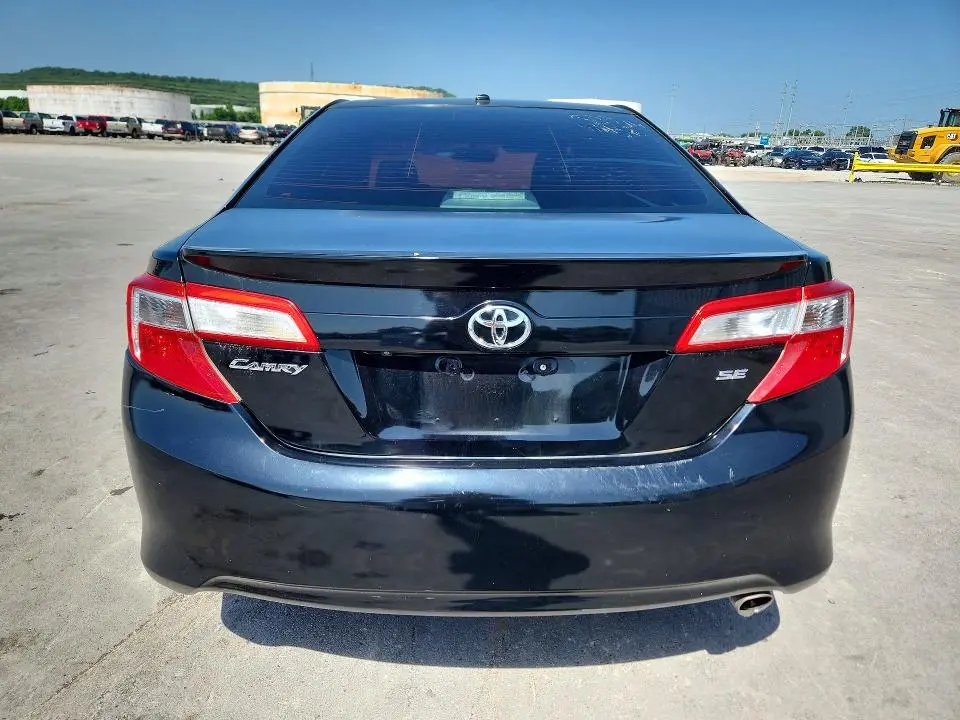2012 TOYOTA CAMRY SE  