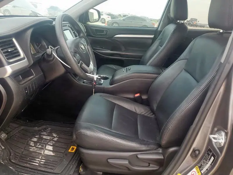 2016 TOYOTA HIGHLANDER LE  