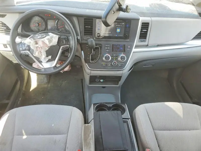2016 TOYOTA SIENNA LE  