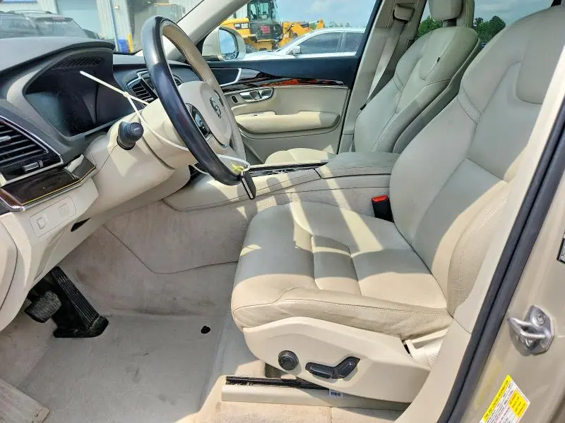 2016 VOLVO XC90 T6  