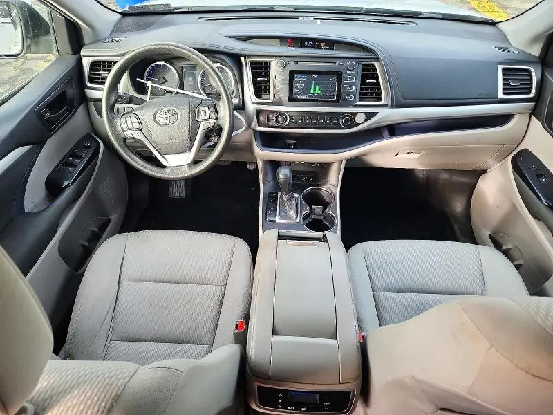 2019 TOYOTA HIGHLANDER LE  