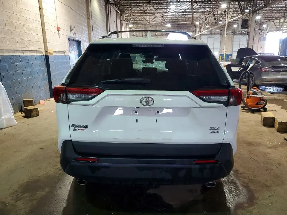 2019 TOYOTA RAV4 XLE  