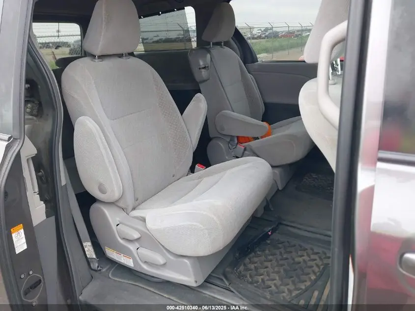 2019 TOYOTA SIENNA LE 8 PASSENGER