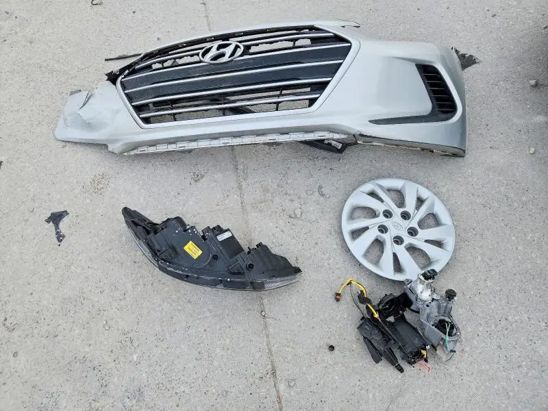 2018 HYUNDAI ELANTRA SE  