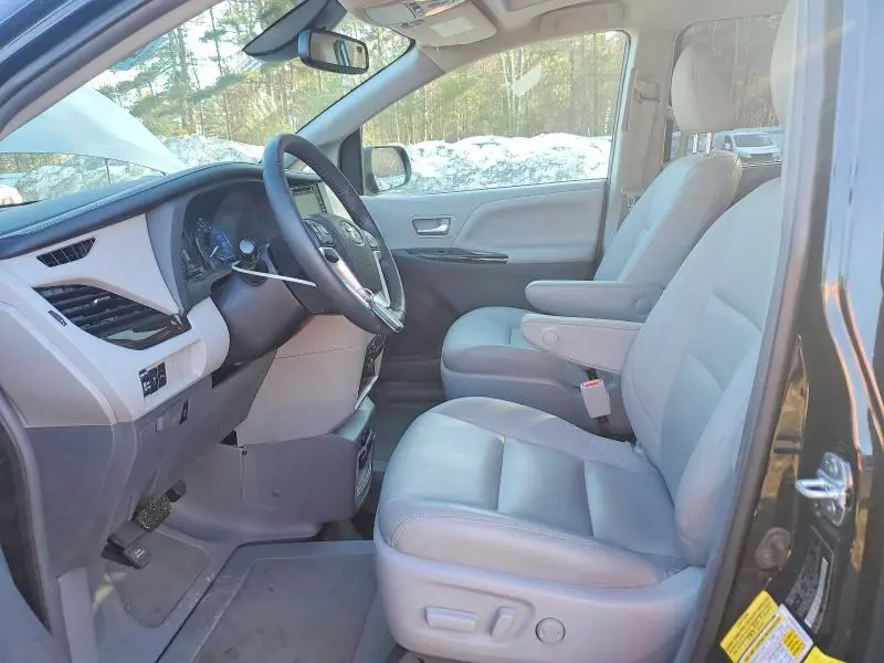 2018 TOYOTA SIENNA XLE 8-PASSENGER  
