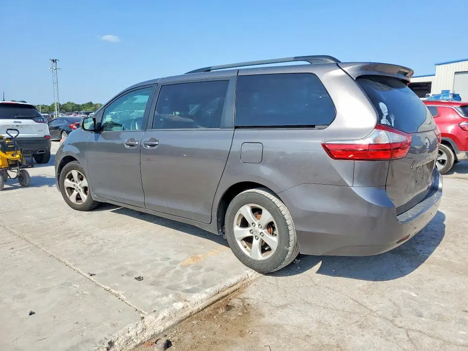 2017 TOYOTA SIENNA LE  