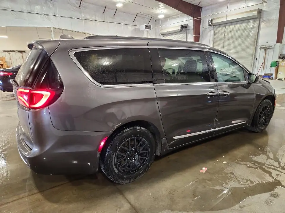 2017 CHRYSLER PACIFICA TOURING L  