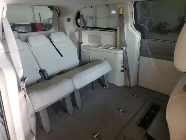 2010 CHRYSLER TOWN & COUNTRY TOURING  