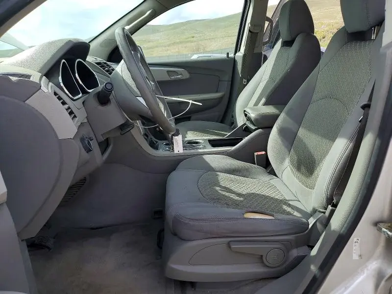 2010 CHEVROLET TRAVERSE LS  