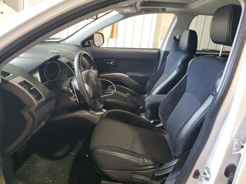 2010 MITSUBISHI OUTLANDER SE  