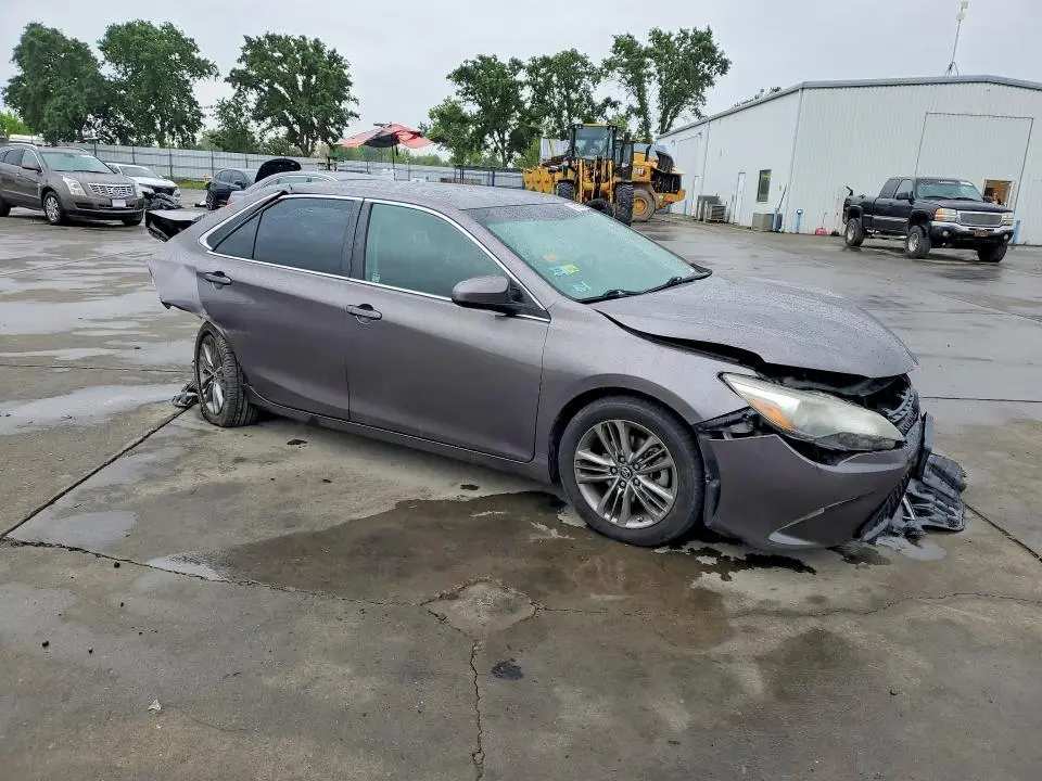2017 TOYOTA CAMRY SE  