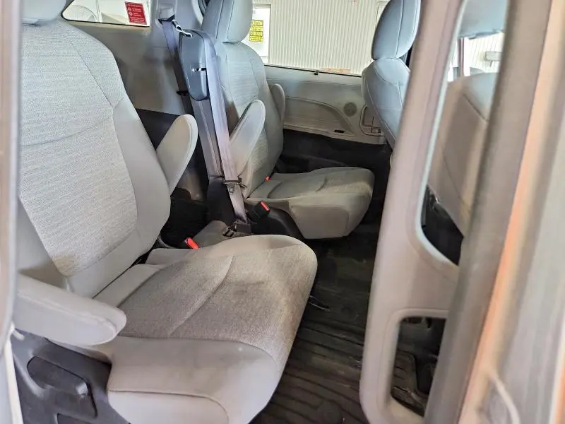 2022 TOYOTA SIENNA LE  