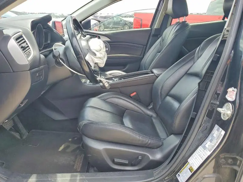 2018 MAZDA 3 TOURING  