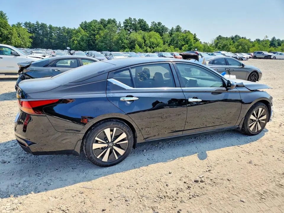 2022 NISSAN ALTIMA SV  