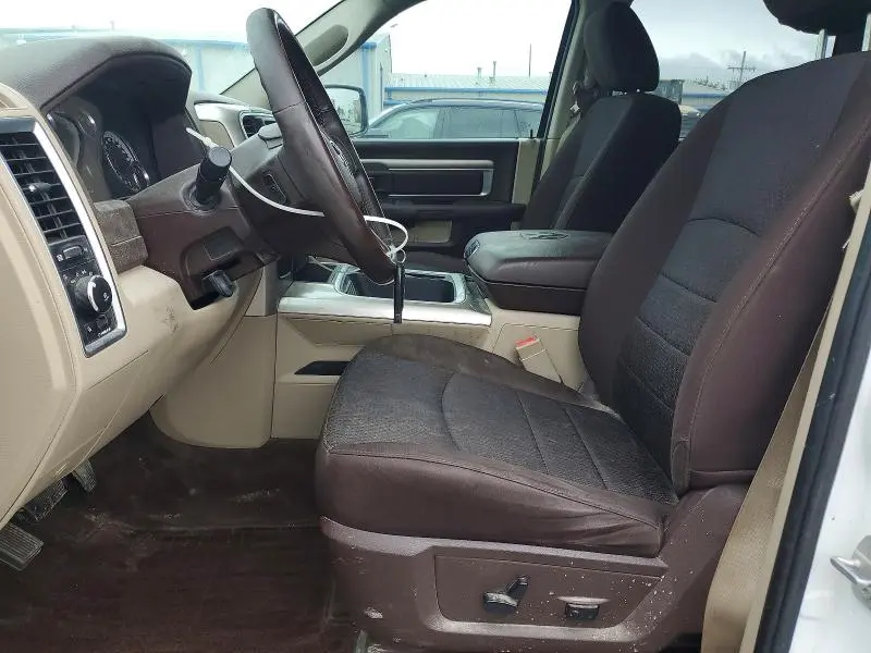 2016 RAM 1500 SLT  