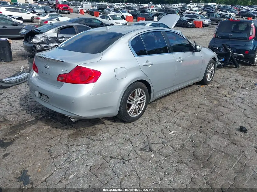 2013 INFINITI G37 JOURNEY