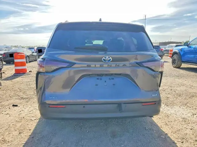 2025 TOYOTA SIENNA XLE 8-PASSENGER  