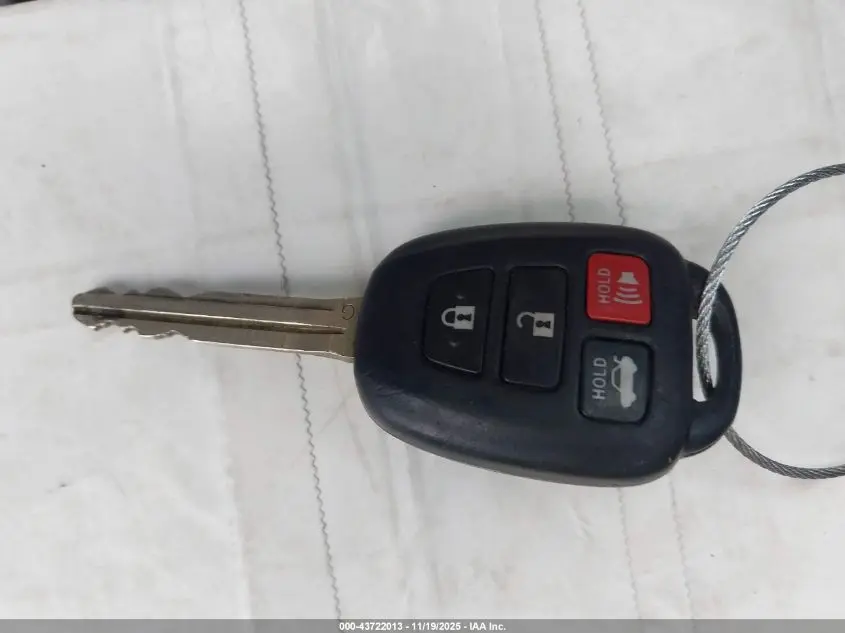 2014 TOYOTA CAMRY LE