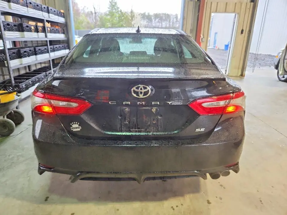 2019 TOYOTA CAMRY SE  