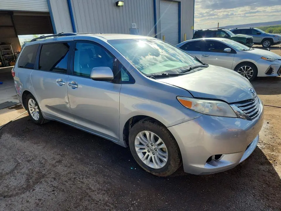 2015 TOYOTA SIENNA XLE 8-PASSENGER  