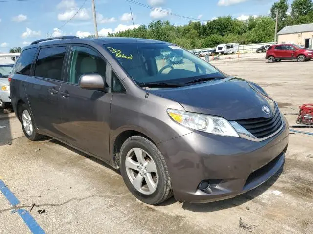 2013 TOYOTA SIENNA LE  