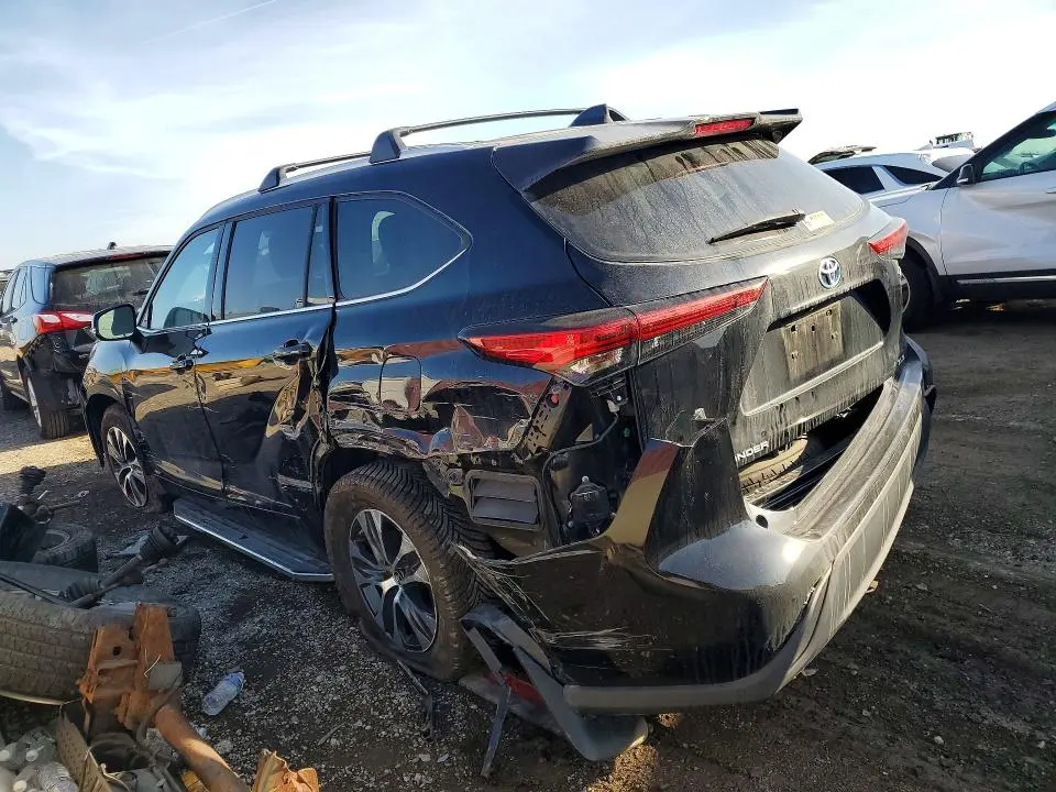 2022 TOYOTA HIGHLANDER HYBRID XLE  