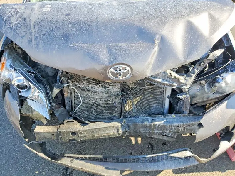 2011 TOYOTA SIENNA LE  