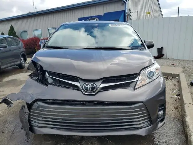 2020 TOYOTA SIENNA XLE  