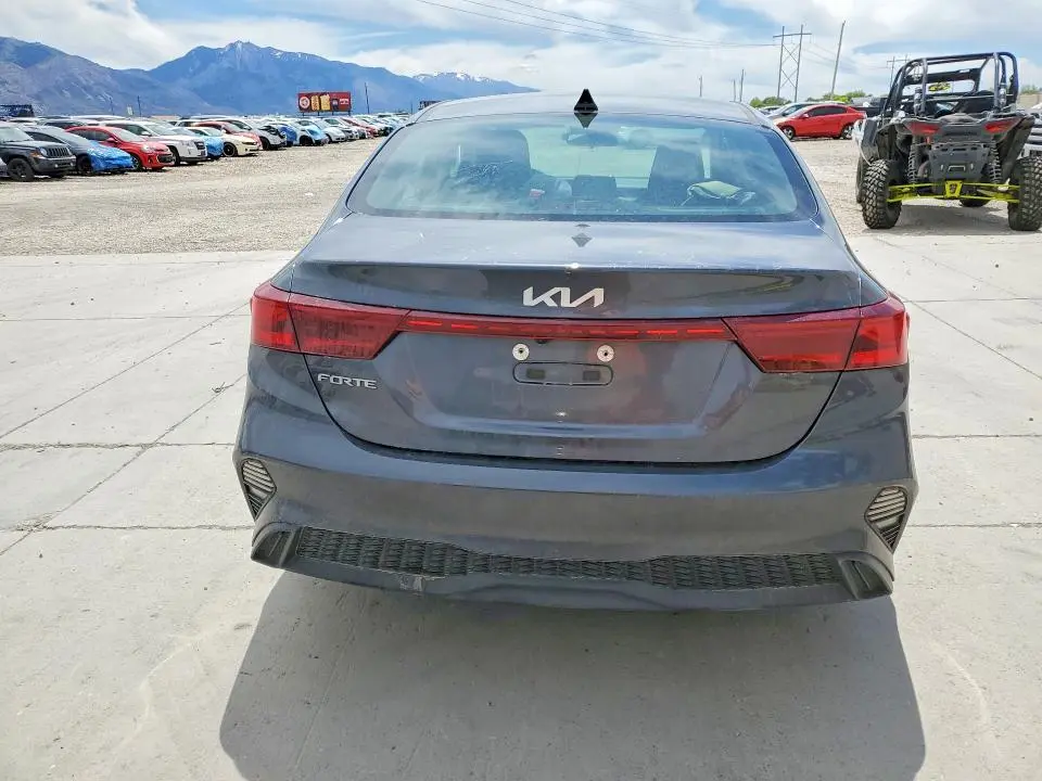 2023 KIA FORTE LXS  