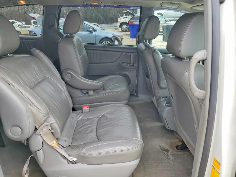 2010 TOYOTA SIENNA XLE  