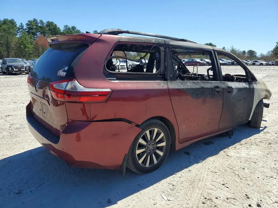 2018 TOYOTA SIENNA XLE 7-PASSENGER  