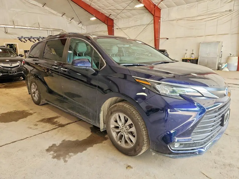 2025 TOYOTA SIENNA XLE 7-PASSENGER  