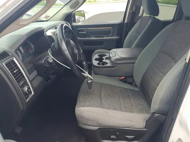 2016 RAM 1500 SLT  