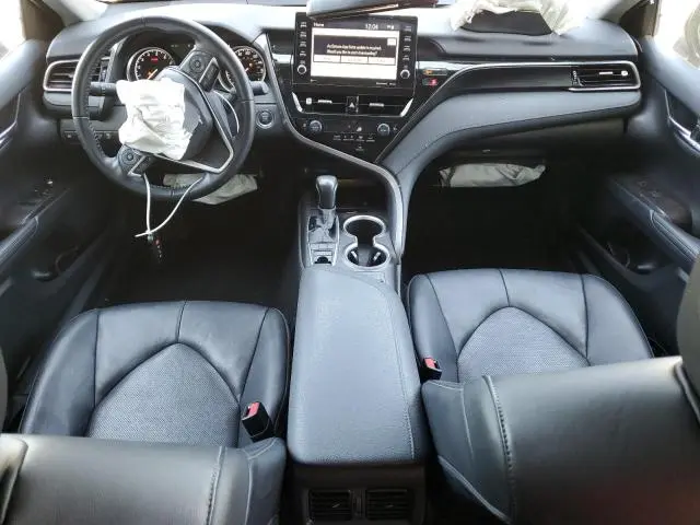 2021 TOYOTA CAMRY XLE  