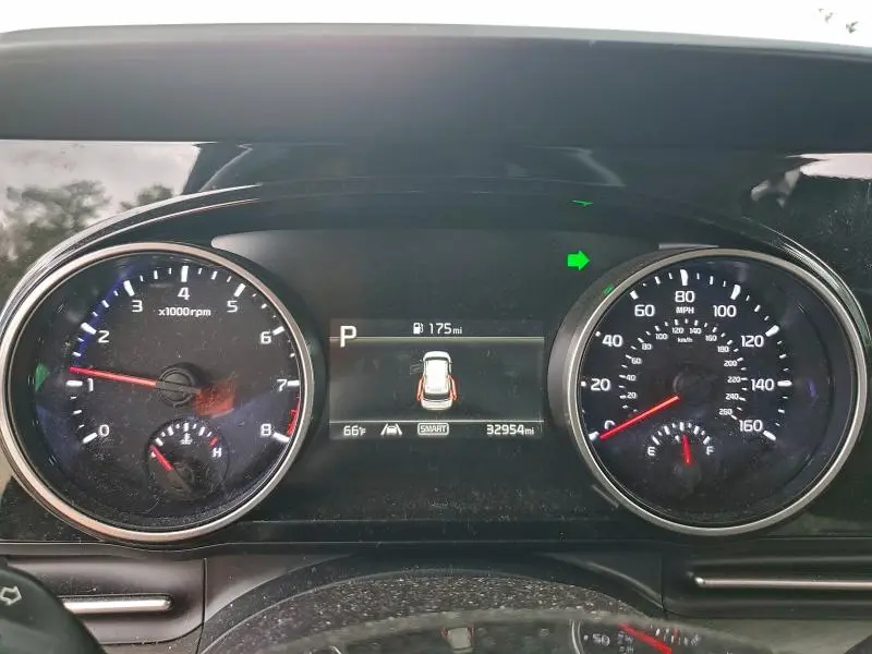 2024 KIA CARNIVAL EX  