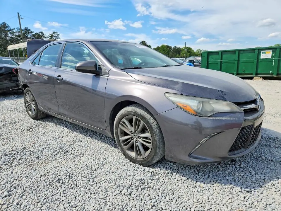 2015 TOYOTA CAMRY SE  