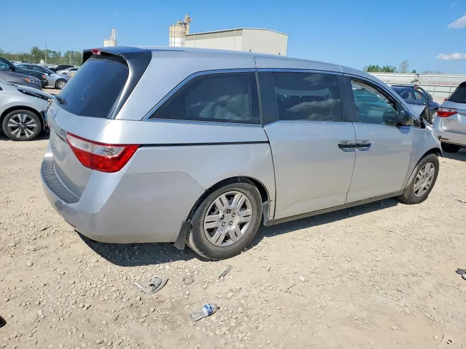 2011 HONDA ODYSSEY LX  