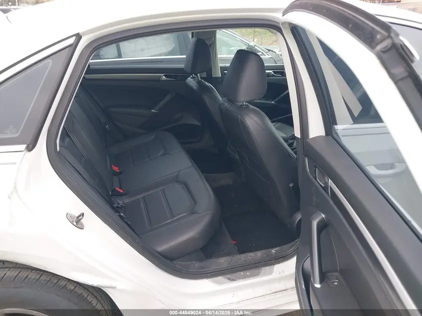 2017 VOLKSWAGEN PASSAT 1.8T R-LINE