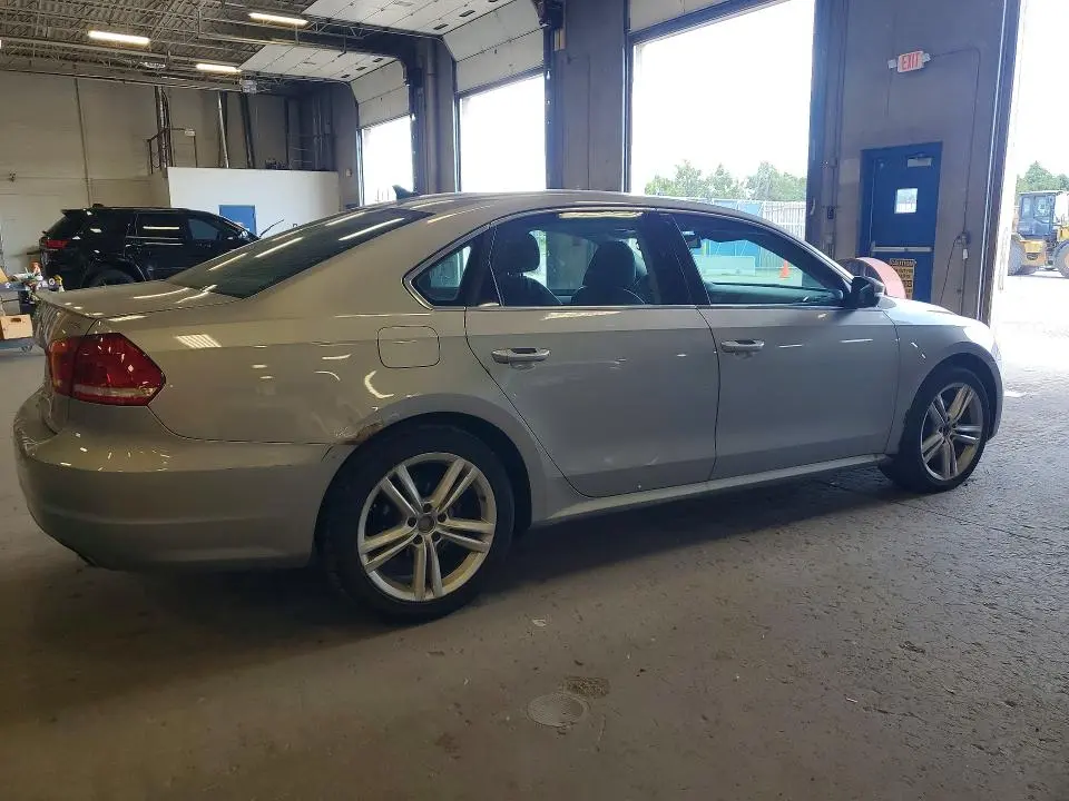 2013 VOLKSWAGEN PASSAT SE  
